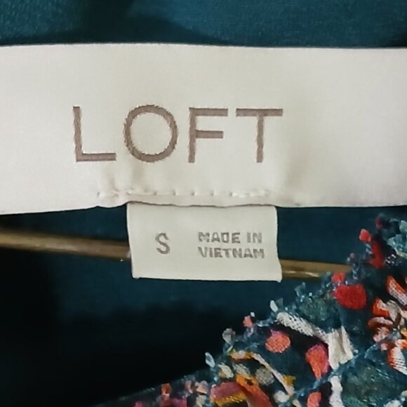 LOFT blouse - size small - dark green with gold, burgundy, white pattern - Picture 4 of 8